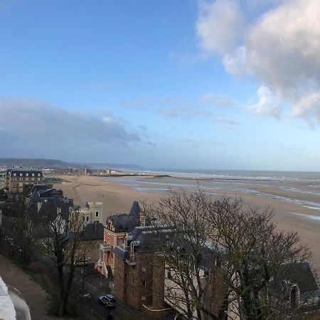 Face A La Mer Trouville-sur-Mer Exterior photo