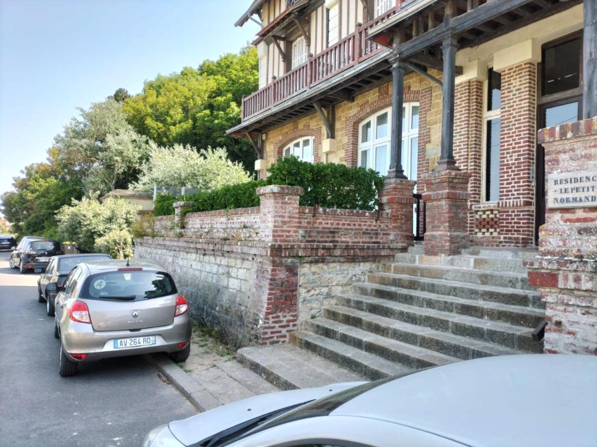 Face A La Mer Trouville-sur-Mer Exterior photo